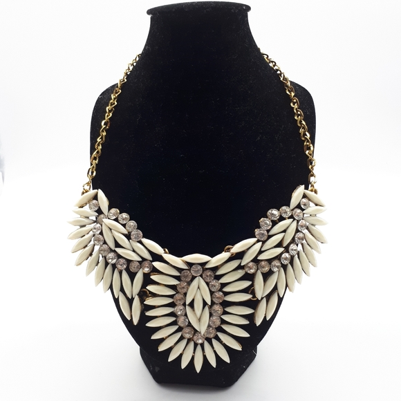 Statement Bib necklace - Picture 1 of 3